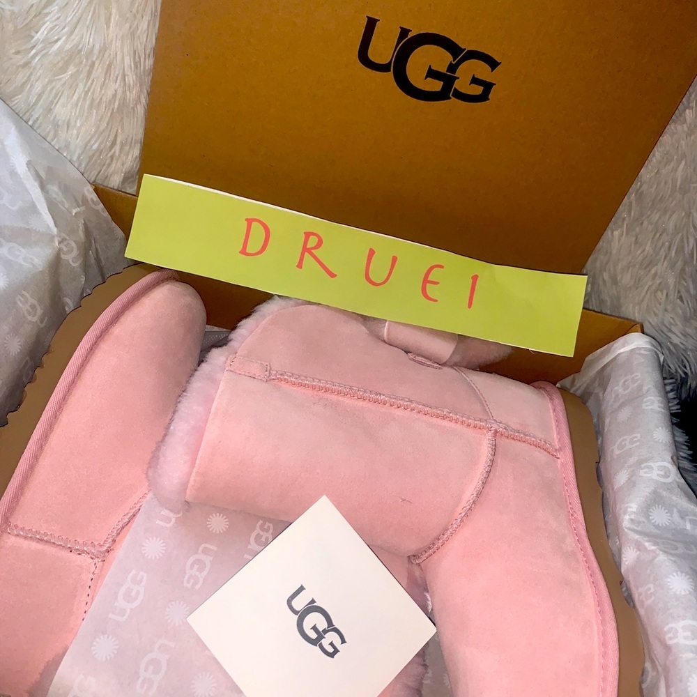 NEW UGG Classic Mini II Cuffed Bow Boot. - Picture 5 of 6